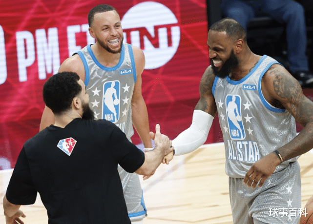 斯蒂芬·库里|美国杨毅：库里是NBA历史前10巨星 他是最伟大的射手