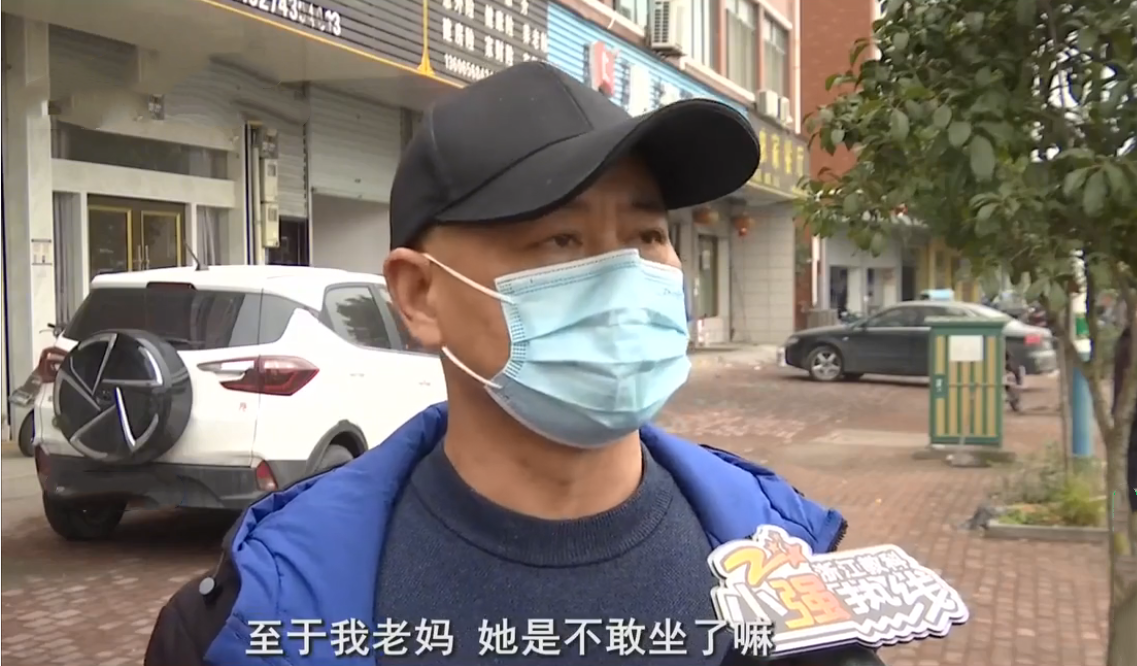 为老人出行加装电梯，结果2年就出问题，男子：都不敢坐了