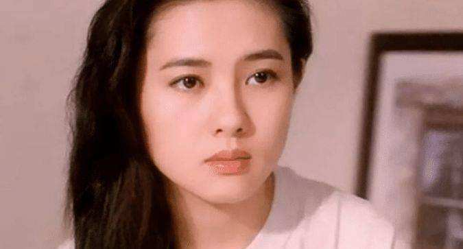 |85年的那届港姐选美：周海媚无缘前十强出局止步15强，冠军季军息影无人气