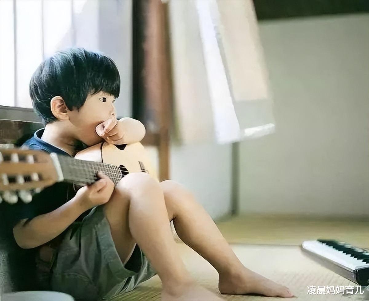 “男子气概”是养出来的,不懂退出的妈妈,难养出真正的男子汉
