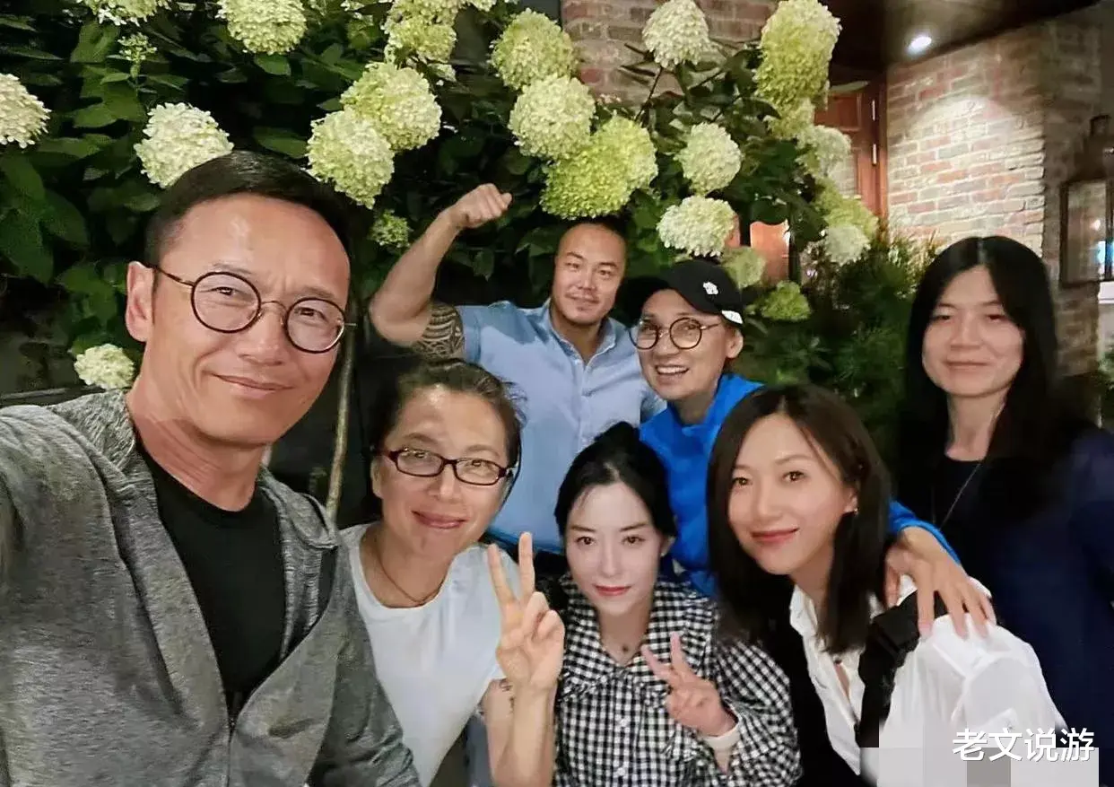 徐静蕾|徐静蕾和苗侨伟加拿大秀幸福照曝光引热议