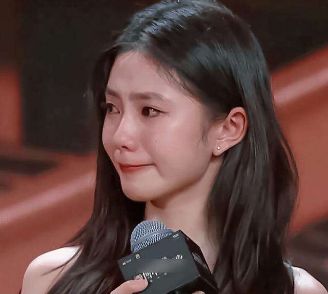 刘浩存|京圈皇太女刘浩存, 满身黑料却被张艺谋力捧,到底有什么背景?