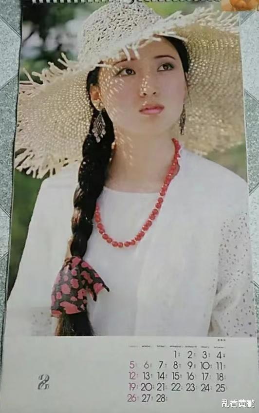 陈晓旭|陈晓旭的22张挂历照片,古装眉目如画,现代装别有一番味道