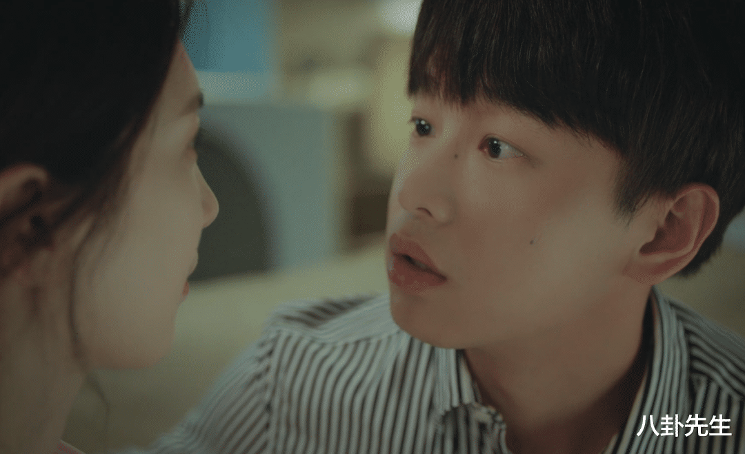 赵露思|年轻明星尴尬演技大赏：肺部被刺后面无表情，被绑架一脸平静