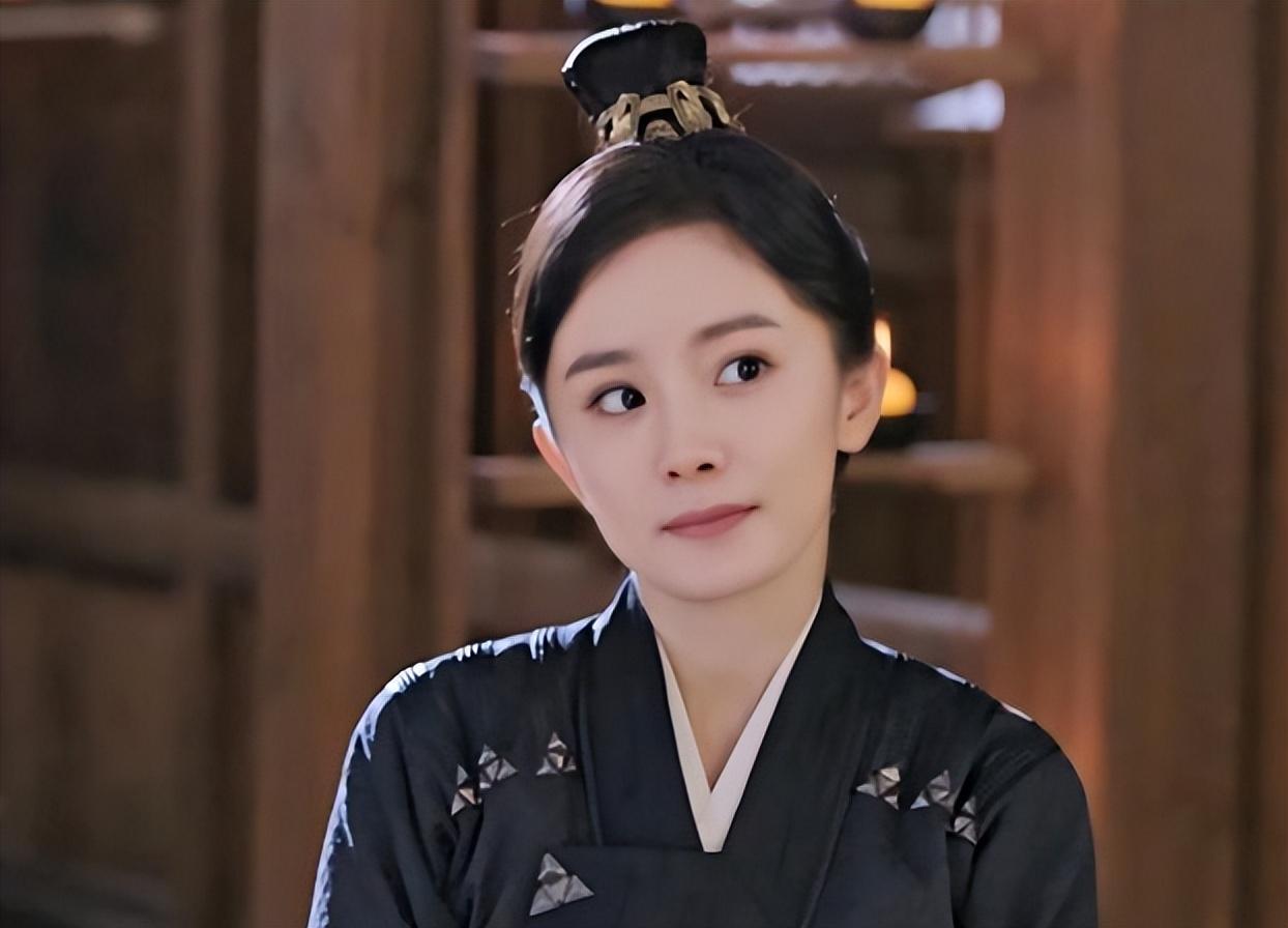 章子怡|这7位女星别再“强行扮嫩”了，脸上褶子藏不住，61岁还在演少女