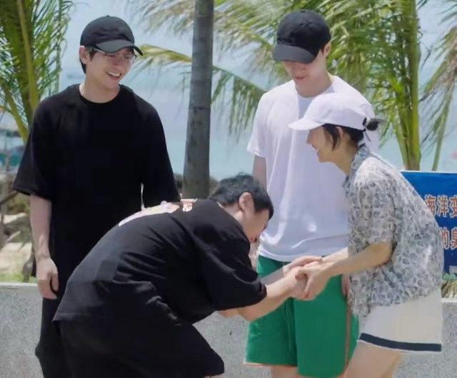 向往6|《向往6》引热议,知情人爆其请俩阿姨洗碗,主持人只呆几天就走