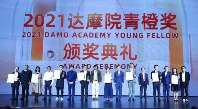 小米科技|“中国芯”阵营又出黑马，阿里卸下“面具”，人民日报：放弃幻想