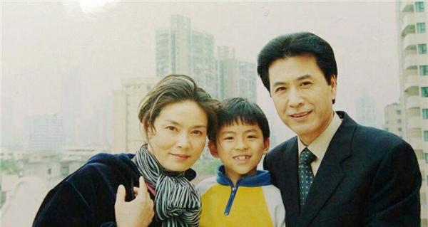 潘虹|潘虹：丈夫“移情”小21岁王小丫，并且一生无子，如今现状如何