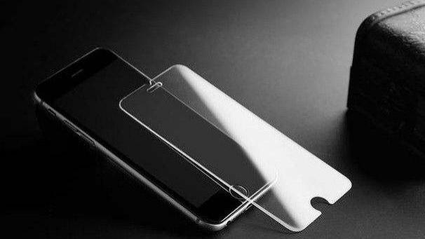 贴膜|出厂的手机明明贴了原厂膜，为什么很多人非要撕掉重新贴？