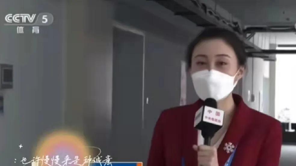 水均益|水均益29岁女儿当央视记者！颜值在线身材性感，一双大长腿最迷人