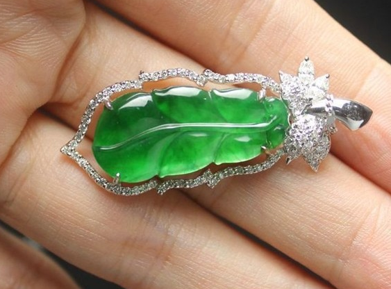 翡翠|要接受翡翠的缺点,只有天然的产物,才会有不同程度的瑕疵