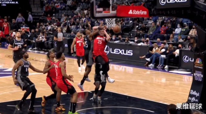 國王隊|NBA嚴重惡犯！1.6億巨星半空放翻火箭神射，當(dāng)場驅(qū)逐更要被交易了