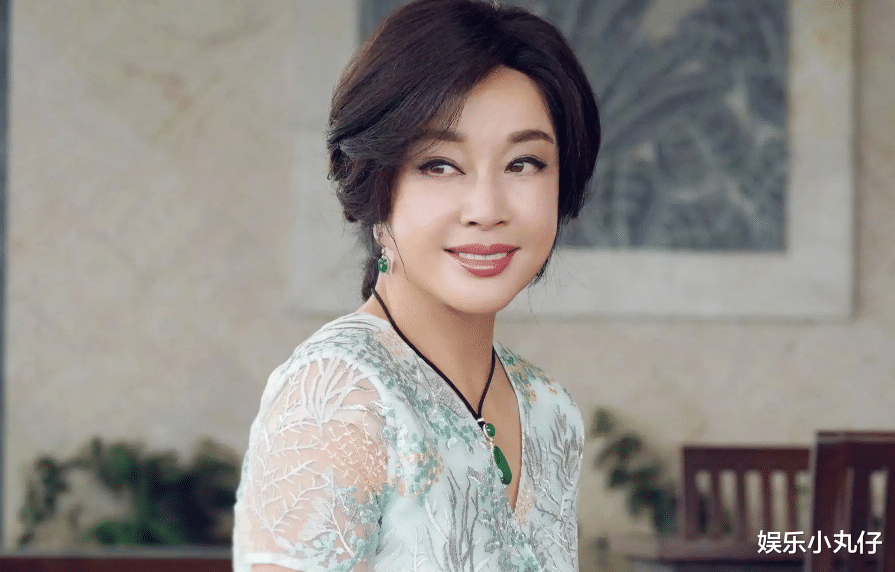 刘晓庆|刘晓庆70岁大寿！脸发福松弛认不出，疑戴假发不自然，朱时茂贺寿