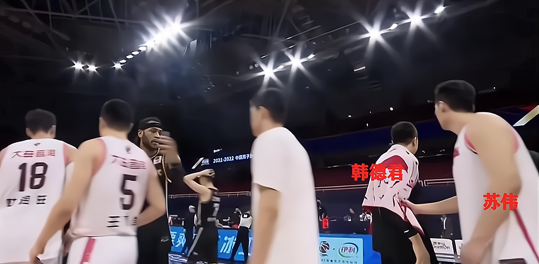 苏伟|3比0横扫，辽粤恩怨继续暗流涌动，韩德君赛后拒与苏伟握手！