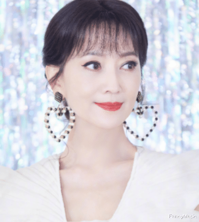 刘晓庆|离开精修,这些女神的颜值还抗打吗?皱纹多到像老奶奶,该退休了