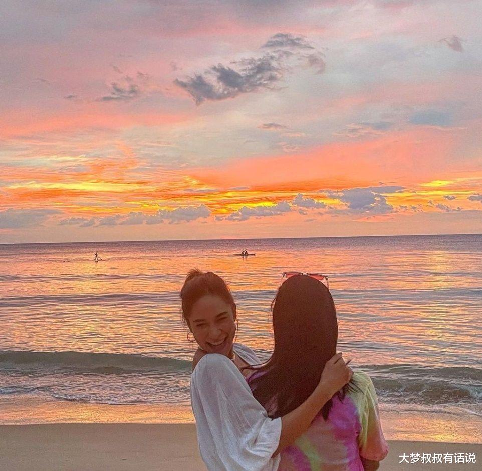 林志玲|泰国影后高调宣布出柜！认爱“小17岁混血女星”已见家人：眼里都是她