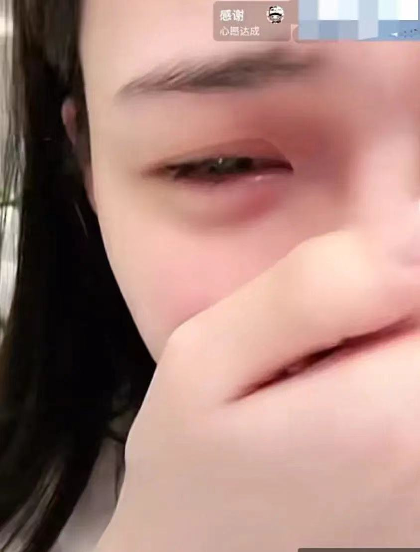 张颖颖|张颖颖穿睡衣深夜直播痛哭！醉酒满脸通红，汪小菲疑霸气拥抱安慰