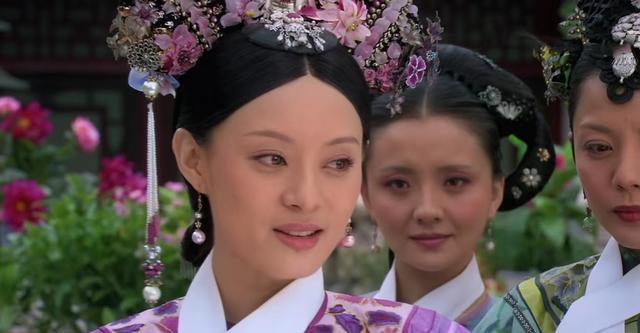 华妃|华妃怼皇后,别人都不说话,为什么甄嬛总是高调地站出来帮皇后?