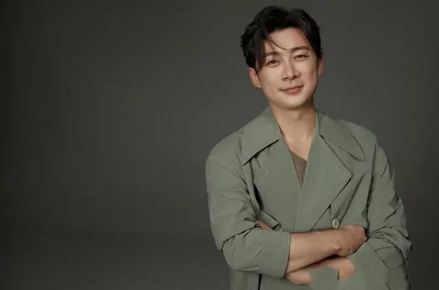 曹征|演员曹征：娶宋茶茶为妻，结婚16年儿女双全