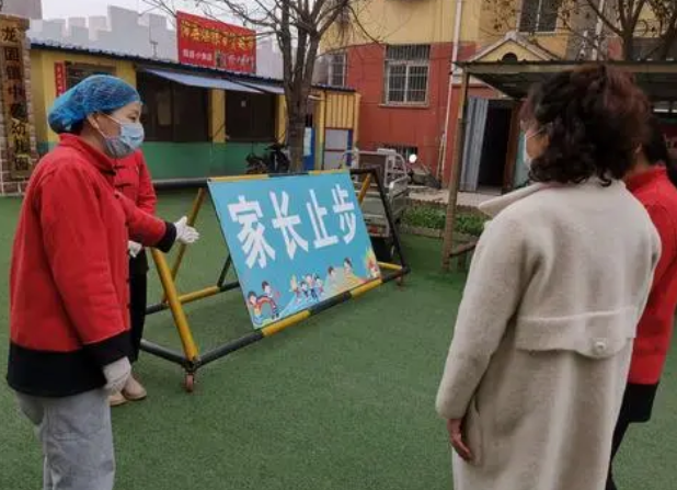 学前教育|学生身上藏录音笔被老师发现，家长主动道歉，隔天老师便离职