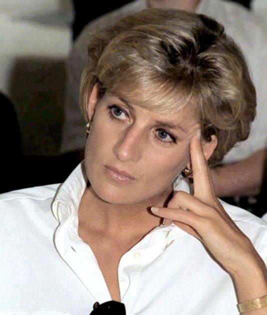 发型 戴安娜王妃20个发型演变史！闪亮美貌与高贵气质经久不衰