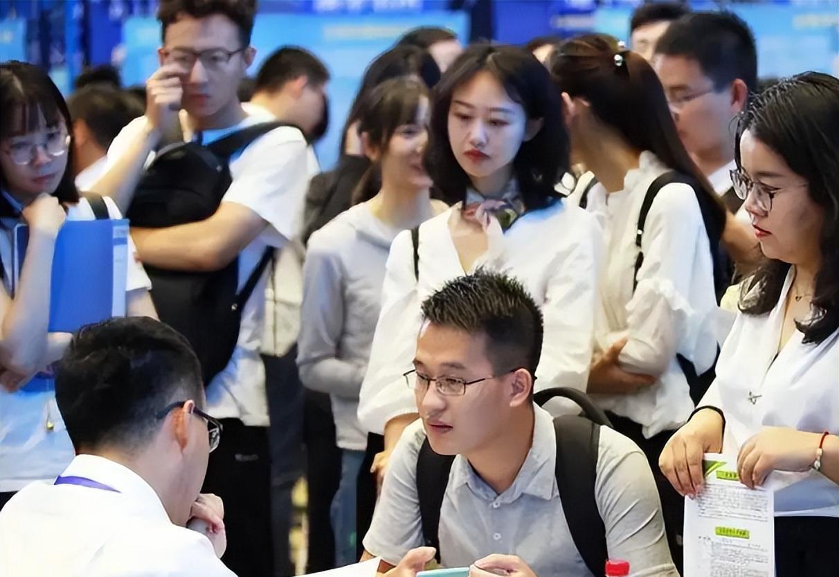 北京市|一铁饭碗岗位迎来招聘,年薪可达六位数却招考遇冷,原因叫人无奈