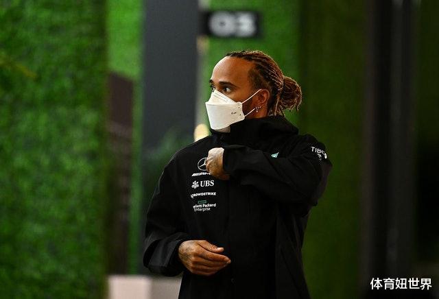 欧冠|F1：澳洲站赛前放松，汉密尔顿追求刺激，24小时内玩了10次高空跳伞