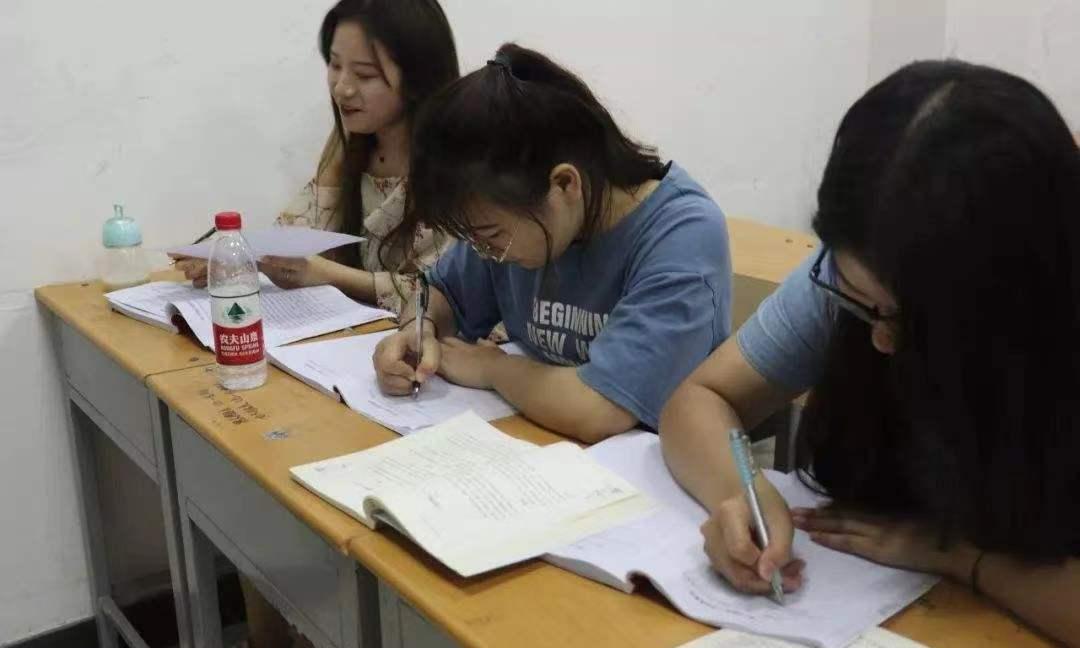 职业教育|“袋鼠一族”正在大学生中蔓延，父母感到心寒，学生还乐在其中