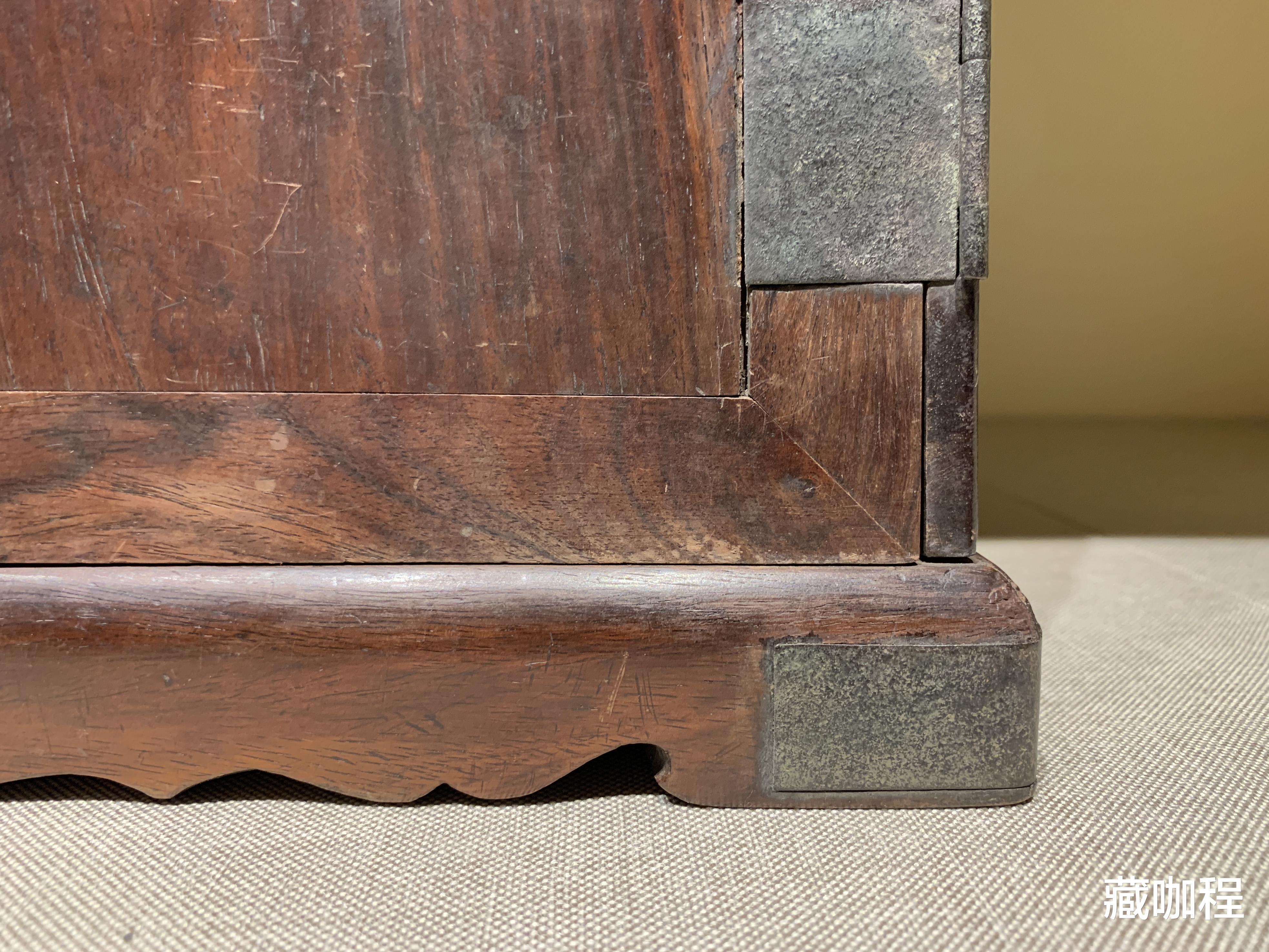 老底保存较好,黄花梨拐子纹炕桌43.7万成交
