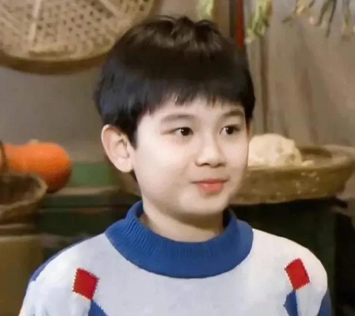 谢霆锋|他是00后公开恋情第一人，18岁住宿舍谈恋爱，如今瘦成这样