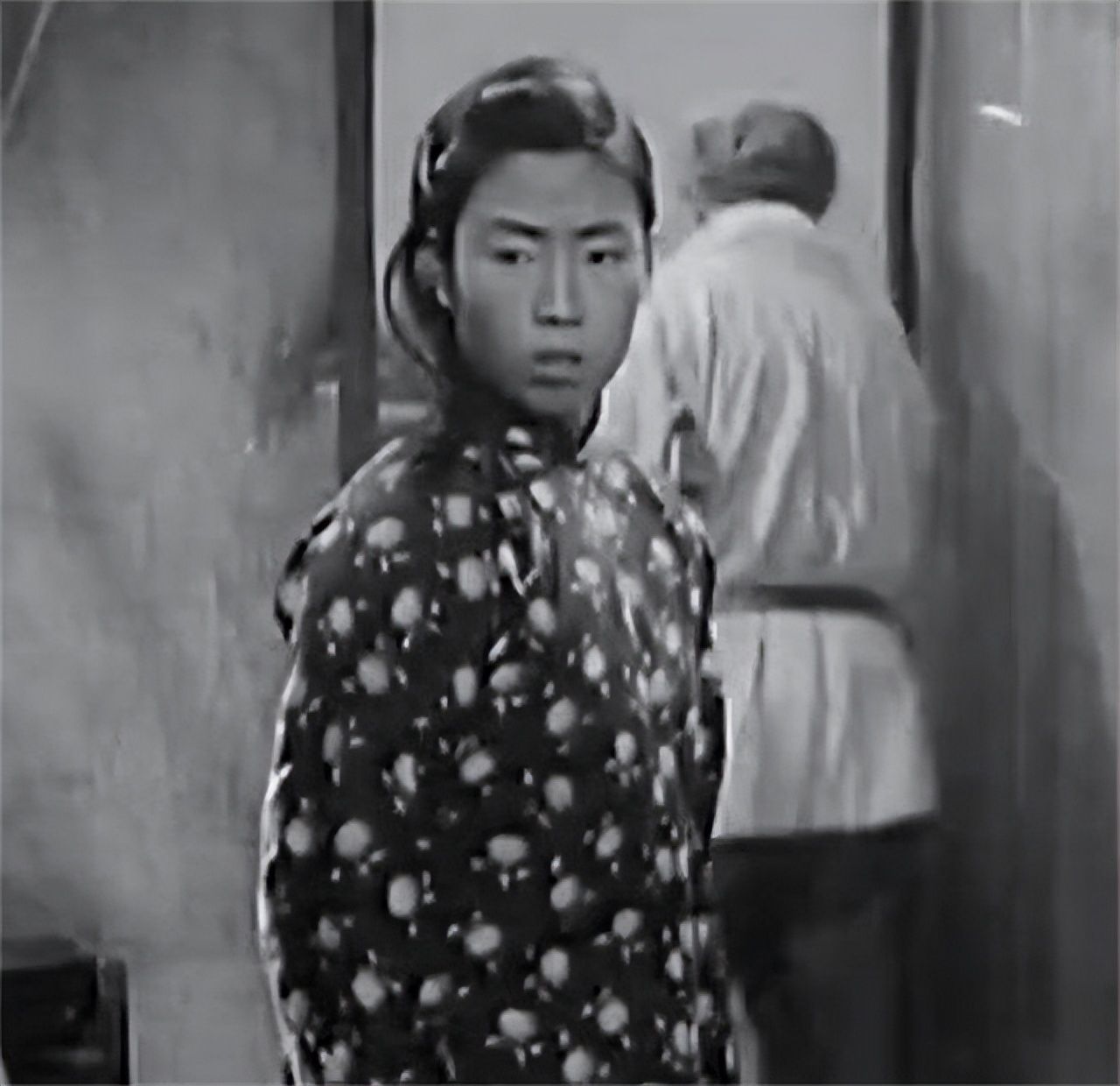 严歌苓|严歌苓母亲：拒绝首长，嫁打杂小伙，被离婚要求和“小三”比厨艺