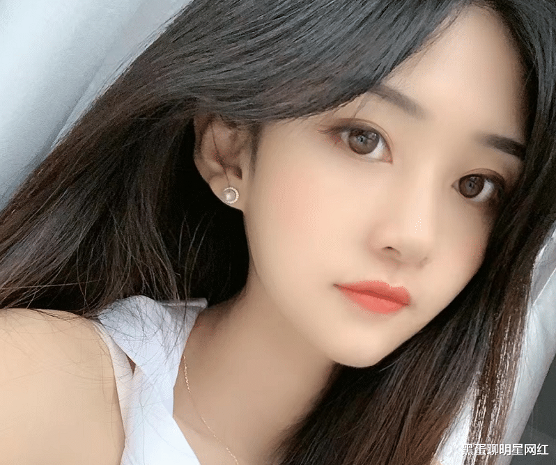 陈乔恩|继汤唯唯、李则则后,农村娃宝军再撩女网红二美,直播间豪刷烟花