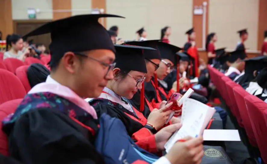 刷单|绝了! 杭州小学招科学老师, 条件饲料学博士, 网友: 你直接写身份证吧