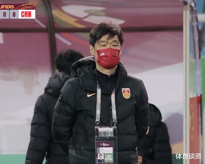 李霄鹏|太固执！李霄鹏硬要让他首发，导致连丢两球：眼神防守+站着不动