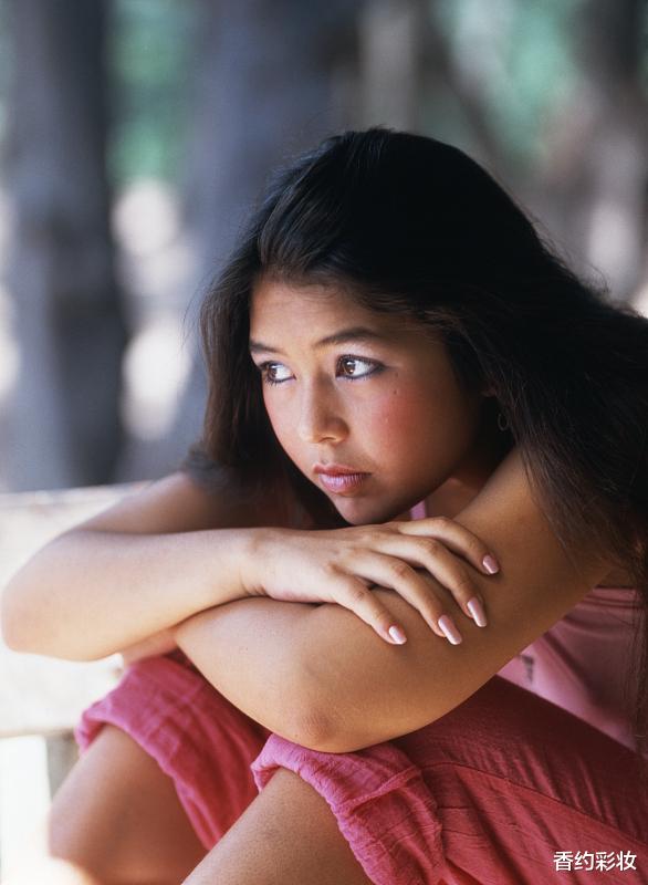 三年了,她仍然还在学习化妆,难道化妆很难吗?