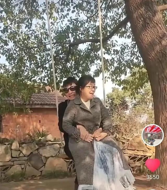 余秀华|余秀华为自己庆生,自称离经叛道,但她的爱情观却令人佩服