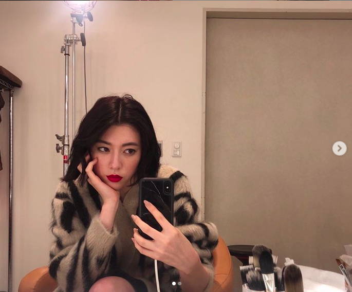 糕点 差点被周董MV女主傻白甜形象骗到,23岁三吉彩花根本是霸气女总裁