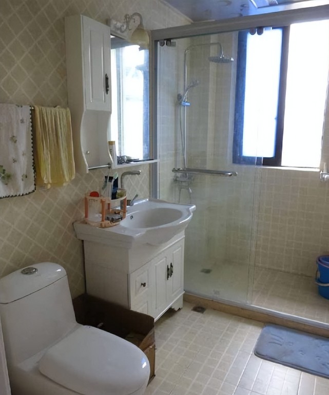 奋斗6年买了新房,装修只花5万多,被邻居嘲笑像出租房,心累