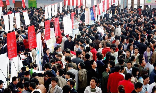 军人|大学生一毕业就面临失业？2022年1000多万大学生怎么办？