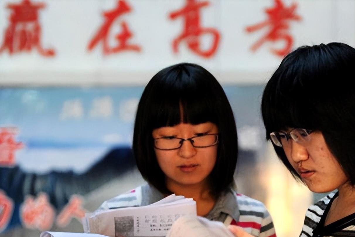 高考新增身份限制，部分学生成绩再好也无缘高考，2023考生需注意