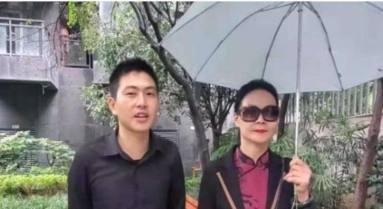 30岁帅小伙娶56岁阿姨:将来会去北京做试管婴儿,女方有多套房产