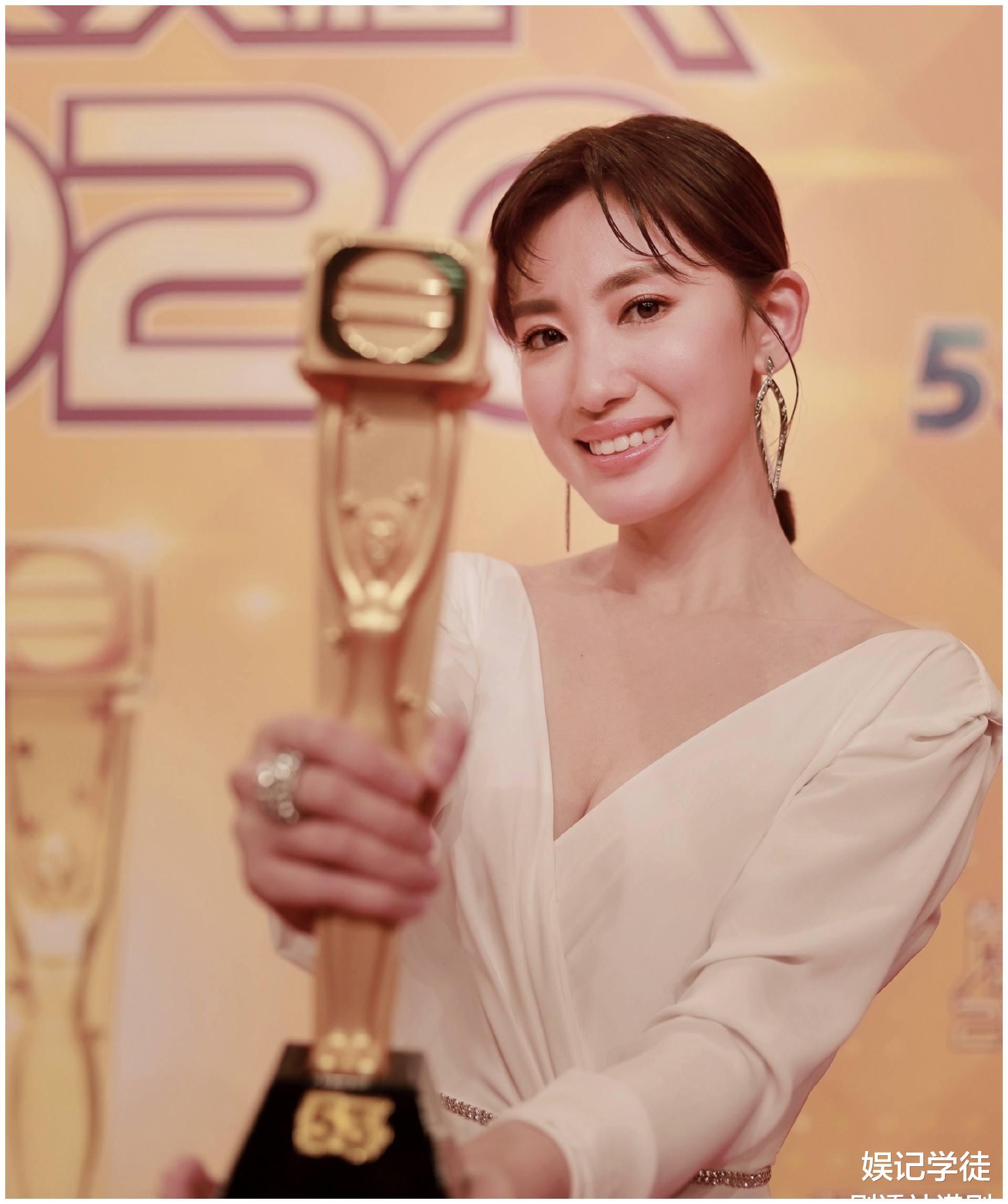 李鹏飞|45岁港星官宣离婚,与妻子相爱近20年,早在3年前就已和平分手