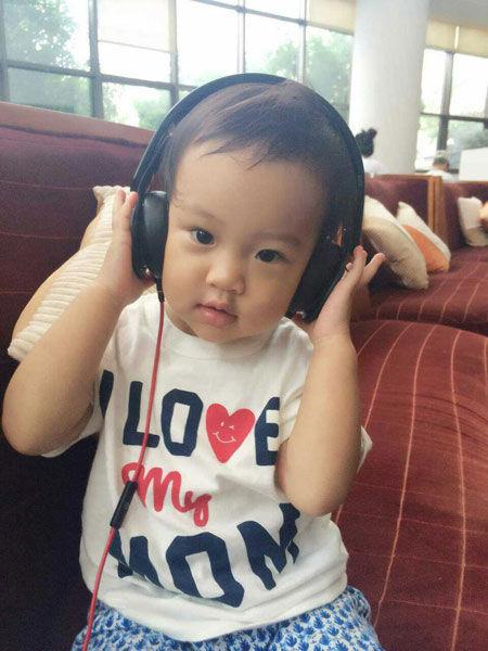 贾云馨|躲过长大的多多和甜馨,却没躲过“开挂”的小四月,美到犯规!