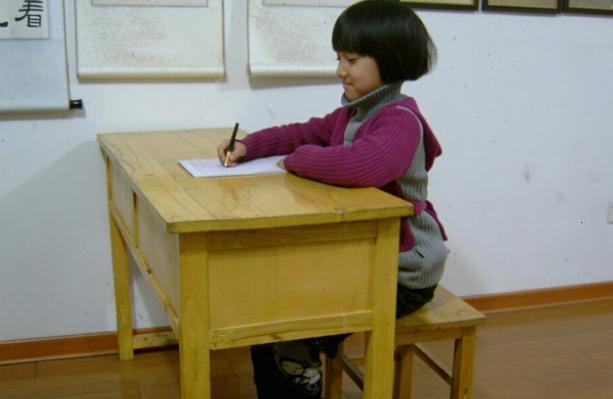 9岁男孩字体被误以为“印刷体”,老师不忍修改,犹如王羲之转世
