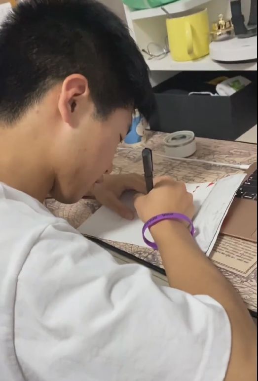 霍建华|女神节孙海洋没给老婆送花，坦言不如吃一餐实在，网友：钢铁直男