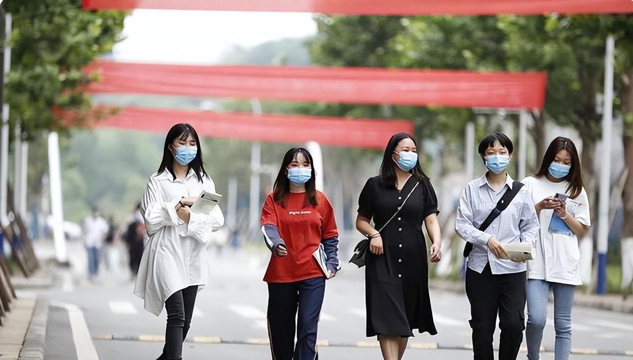 大学|史上最难求职季,名校生像白菜被挑选?2023届毕业生预计1158万