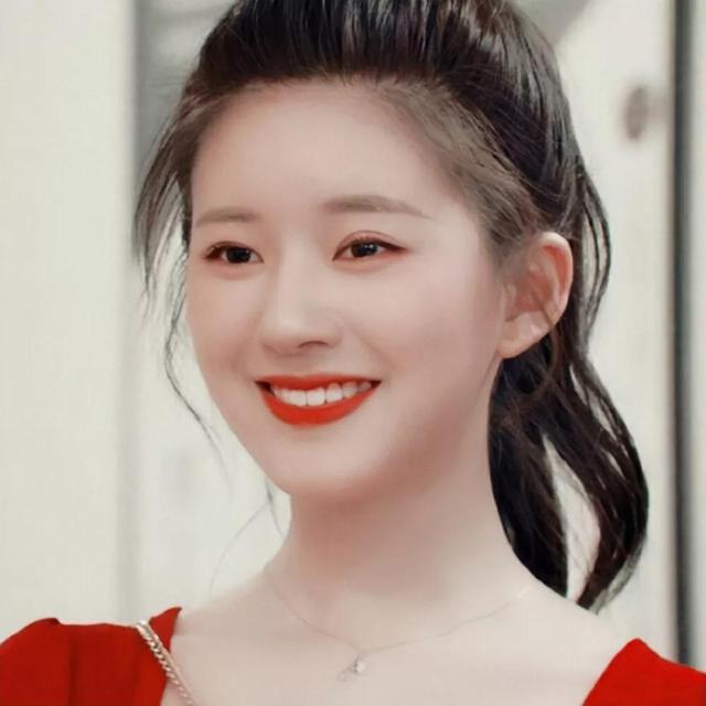 赵露思|赵露思长相太甜美了！不愧为“内娱甜妹”纯欲风满满，太美太惊艳