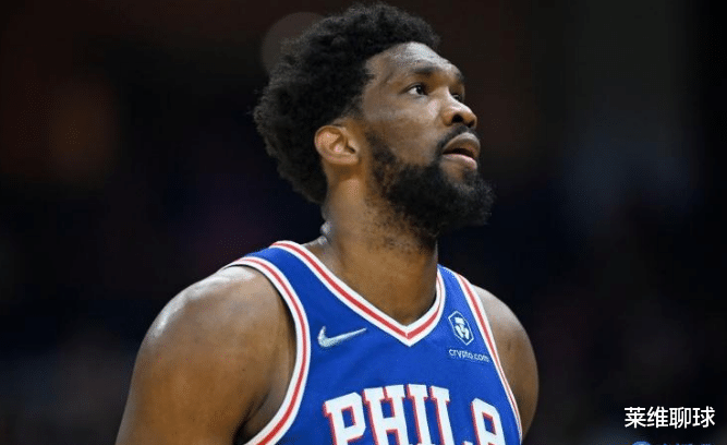MVP|大帝又快哭了？赛后恭喜约基奇MVP，表情却说明一切！哈登也帮不了