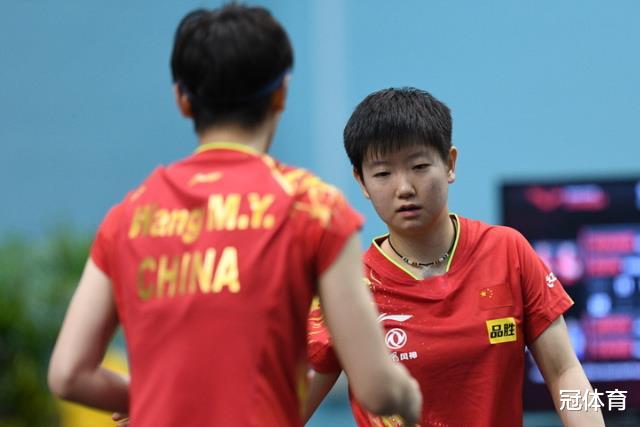 76人队|3-0！女双决出四强：伊藤美诚横扫晋级，国乒世界冠军逆转过关