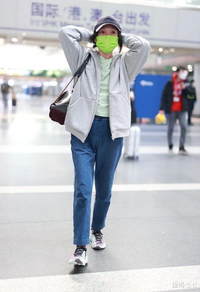 周迅|恋爱了果然不一样！周迅也学男友玩街头范，松垮内搭却拉低美感